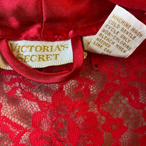 Vintage Victoria’s Secret Gold Label Red Lace Satin Robe - Picture 10 of 11